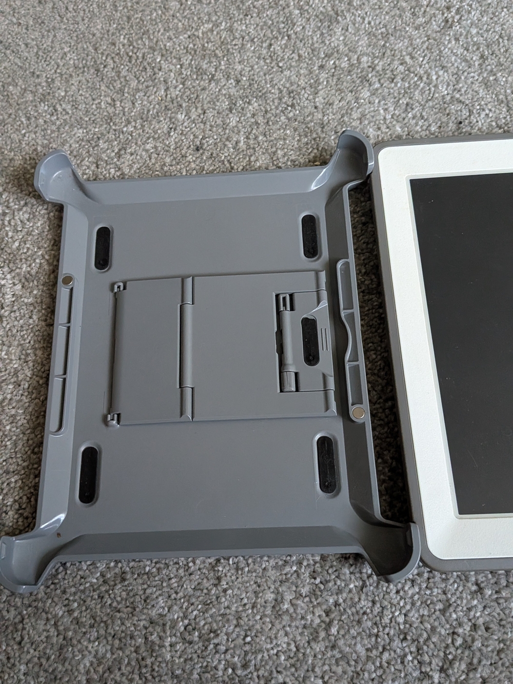 OtterBox Gray Rugged Tablet Case for iPad - Picture 4 of 5